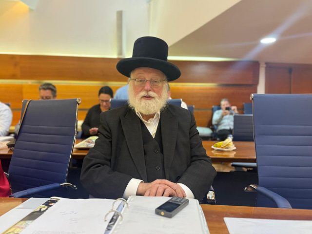הרב וובר במועצת העיר