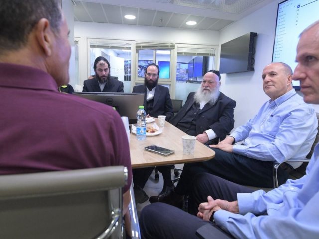 שר השיכון בעיריה. ברונו שרביט, לעמ