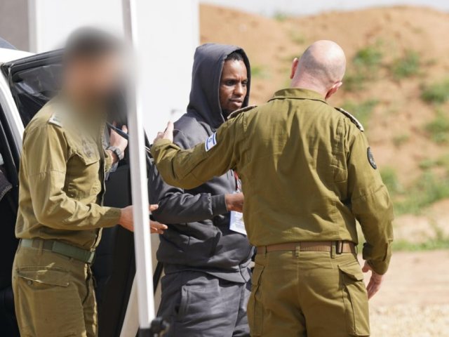אברה מנגיסטו מועבר לכוחות צה"ל