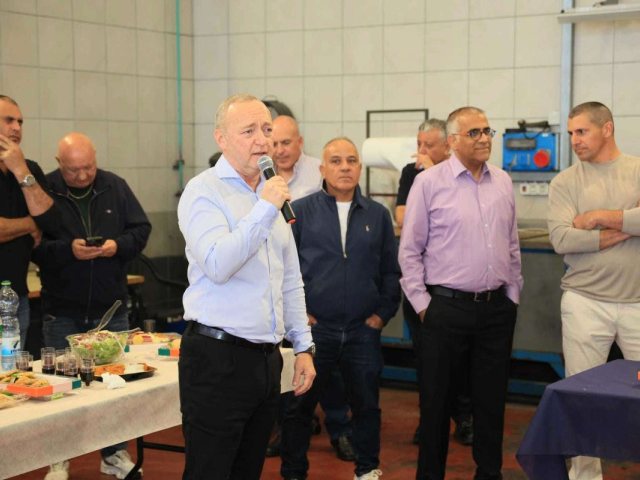 הרמת כוסית בנמל אשדוד. רונן נגאתי