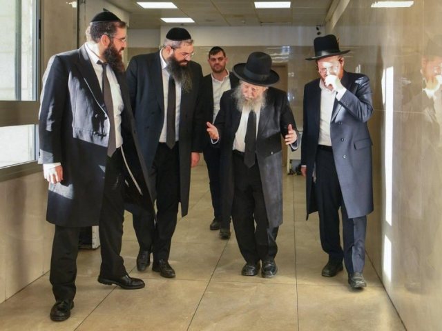 הגרא פילץ בישיבת אהל תורה. שמעון בוארון