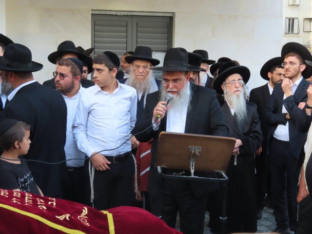 הלוויית הרבנית שרה פרץ עה. א' מיכאלי