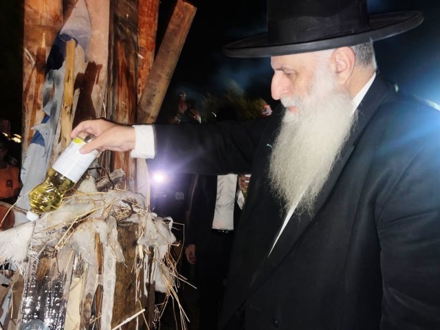 הרב מאיר אבוחצירא בהדלקה מבית מפרשים. א' מיכאלי