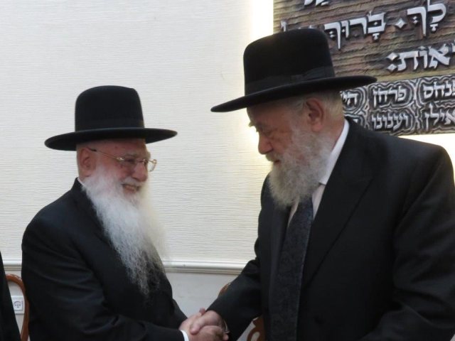 הרבנים הראשיים לעיר, הגרח פינטו והגרי שיינין. צילום: מ' כהן