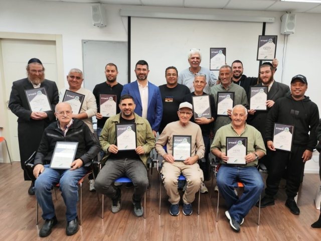 חלוקת תעודות