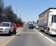 סעו בזהירות: רכב עולה באש במחלף אשדוד