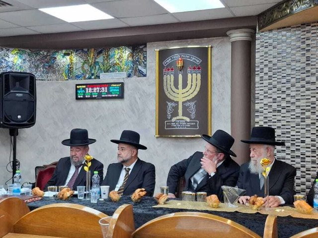 הרב שיינין בכנס רבני ישראל. המצלם