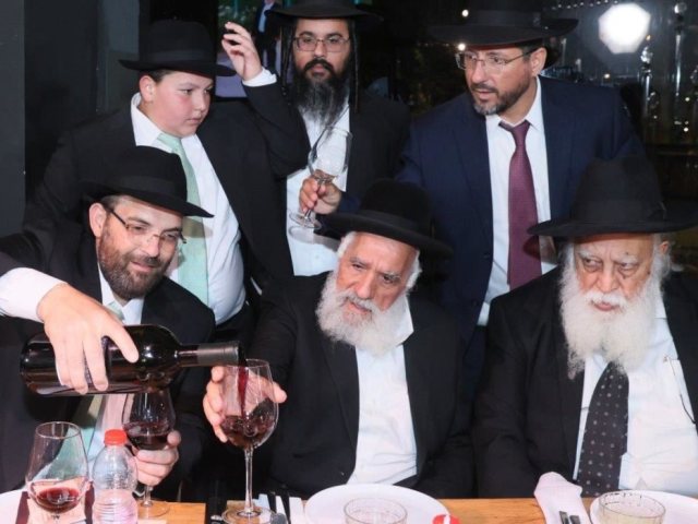 בר מצוה לבנו של הרב אמסילי. א' מיכאלי