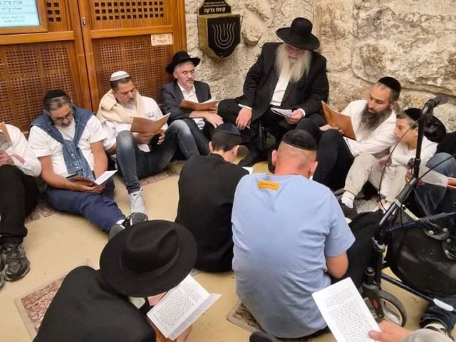 רבי מאיר אבוחצירא בכותל. א' מיכאלי