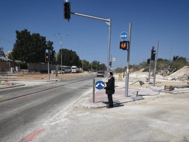 הרב עזרא שור בצומת. המצלם