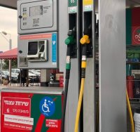 תחנת דלק (צילום: אורי קריספין)