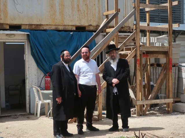 הרב גולדמן באתר בניית התת. דעת מישרים