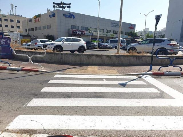 מעבר חציה מסומן. מינהלת רובע ג'
