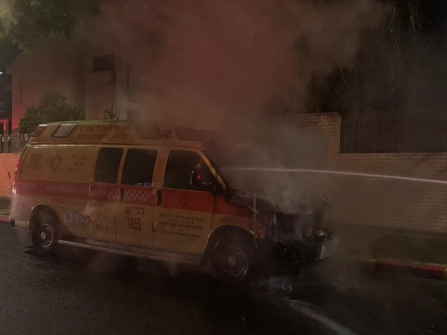 האמבולנס עולה באש. בט"ש כיבוי והצלה