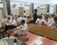 הילדים שוקדים על לימודם. מעגלים