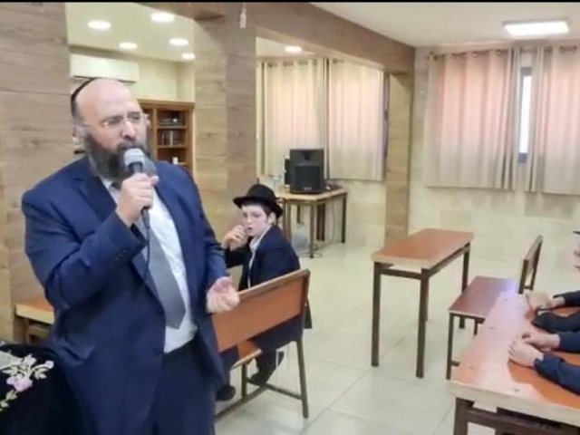 התלמידים במרכז חבד. צילום: המצלם