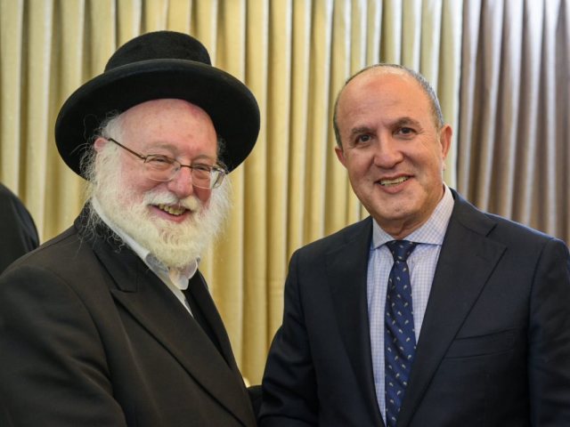 וובר עם ראש העיר. צילום: שניאור מור יוסף