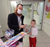 לב חב"ד. שליח חב"ד באסותא הרב צבי גודמן למען המאושפזים