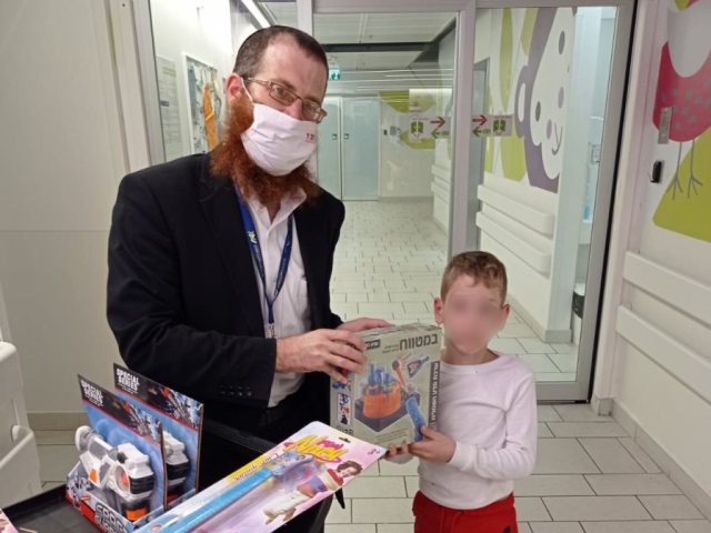 לב חב"ד. שליח חב"ד באסותא הרב צבי גודמן למען המאושפזים