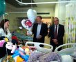 חוגגים פורים במרכז הרפואי קפלן: משלוחי מנות לילדים והפגים שהתחפשו לגיבורי על 
