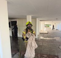 חילוץ הכלב מהזירה. כבה