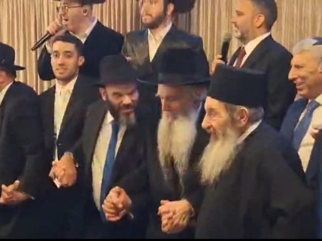 שמחת נישואי נכד רבי דוד אבוחצירא. א מיכאלי
