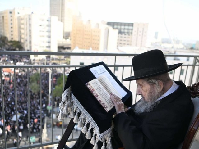 הגר"ד לנדו שליט"א בעצרת. אריה לייב אברמס
