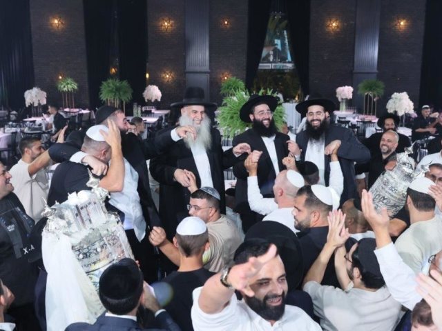 הכנסת ספר התורה תפארת רפאל. אייל לוי