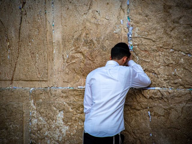 תפילה. קרדיט: Ri Butov from Pixabay 