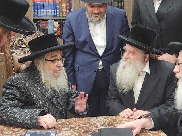 רבי רפאל אבוחצירא אצל האדמור מסאטמאר. סאטמרע נאיעס, בחצרות הקדש