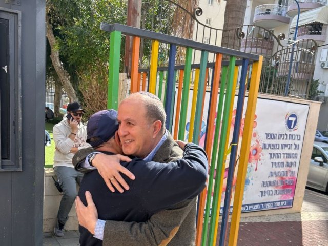 ראש העיר עם המאבטח