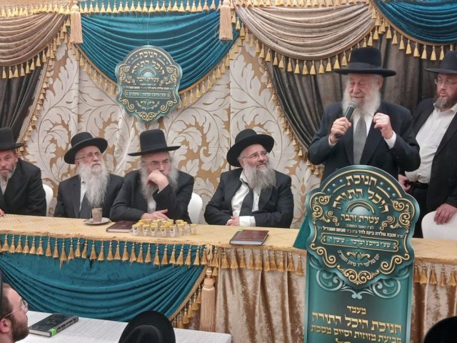הרב שיינין נושא דברים. צילום: שוקי לרר