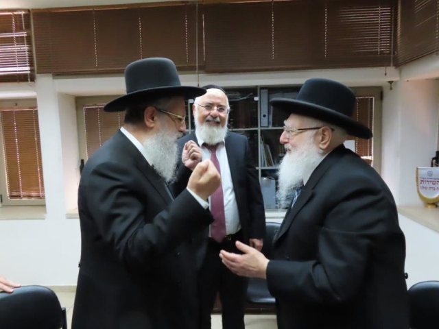 הגאון רבי דוד יוסף עם רבי חיים פינטו. א. מיכאלי