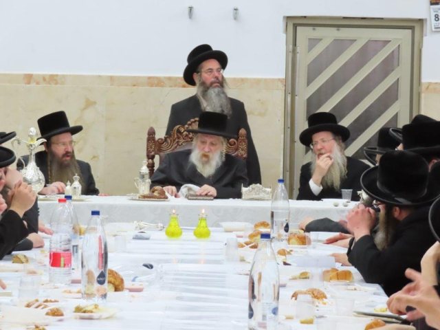 ההילולא בטשארנאביל. א. מיכאלי