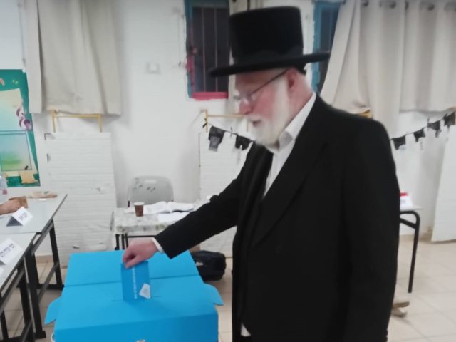 הרב וובר בקלפי