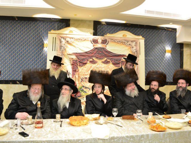 הסב עם רבני העיר בשמחה. מוסדות ביאלא אשדוד