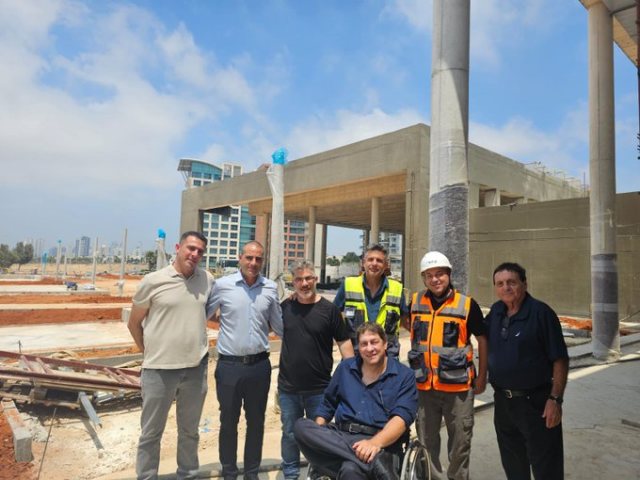יו"ר הקואליציה ח"כ אופיר כץ באשדוד. צילום: דף הטוויטר של כץ