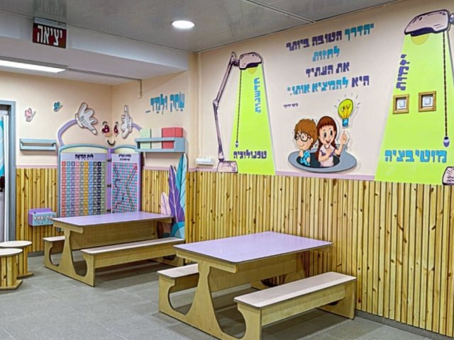 בית הספר מבפנים. מיכאל אלמקייס, דוברות העיריה