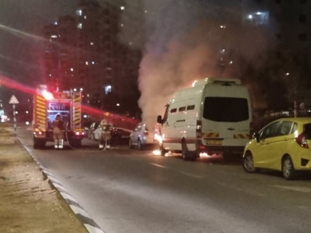 רכב שירות בתי הסוהר שעלה באש הערב