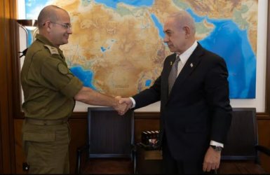 רומן גופמן לצד נתניהו (צילום: דוברות ראש הממשלה)