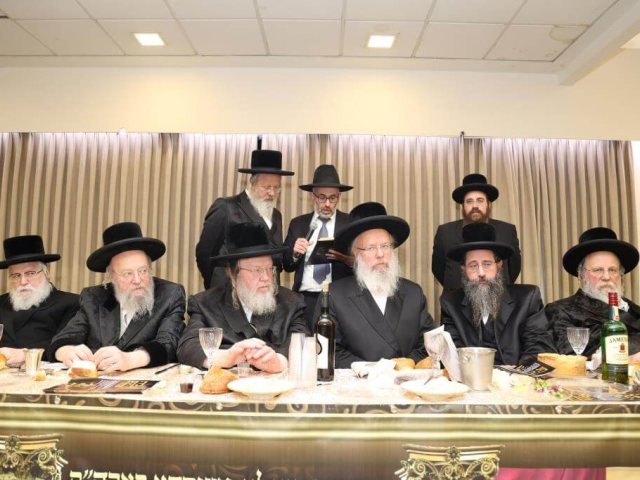 ההילולא בביאלא. מוסדות ביאלא פשיסחא
