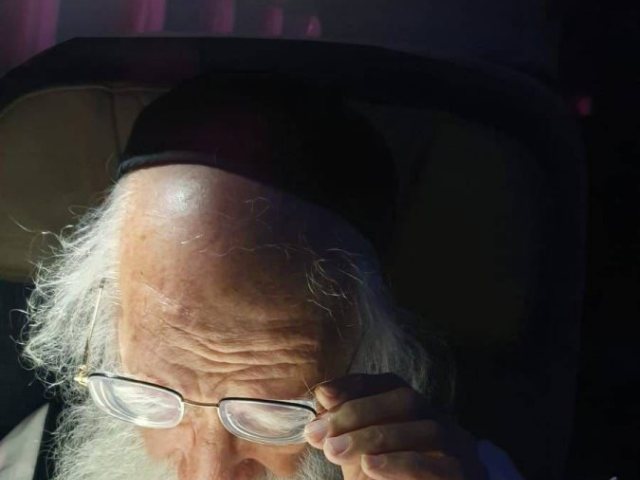הגרא אלטמן במטוס. א' מיכאלי