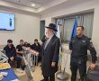 רב העיר בהדלקת הנרות בתחנת המשטרה: "את הנרות מדליקים בכל מצב"