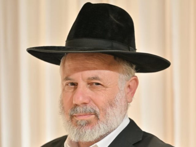 עזרא שור