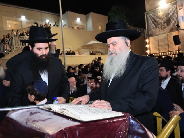 האדמור רבי רפאל אבוחצירא במירון. א' מיכאלי