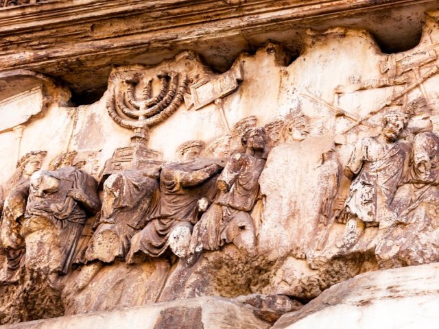 שער טיטוס  shutterstock
