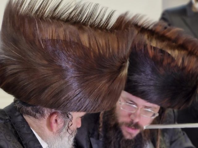 הכנסת ספר תורה לענ מרת רייזל שטייסל עה. המצלם