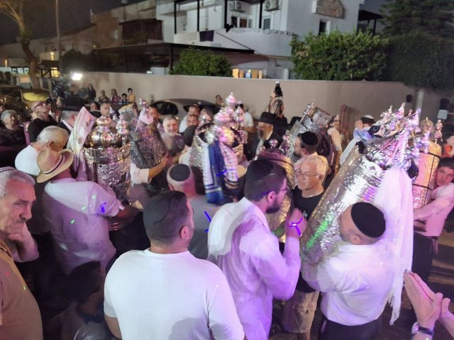 שמחים עם התורה ברובע ט'. א' מיכאלי