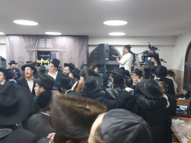 הכנסת ספר תורה מעייני ישראל