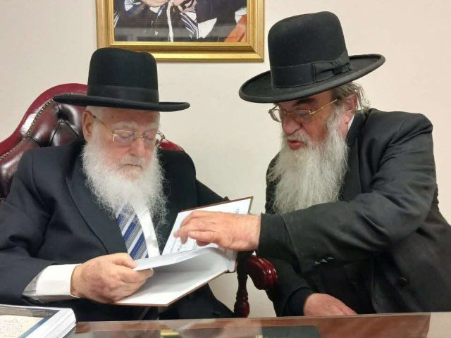 רב שכונות אשדוד הגר"ח קלמנוביץ עם הרב פינטו. מ' מיכאלי
